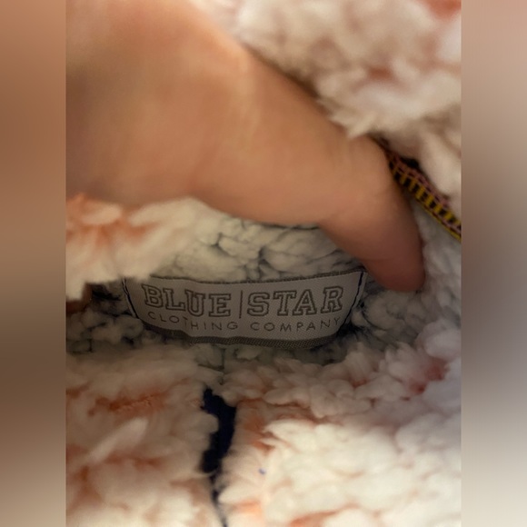 NWT Women’s Sherpa pullover sweater. Size Medium, pink and blue mix - Picture 4 of 6